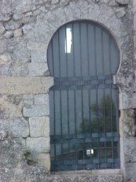 Porta de l'esglèsia preromànica d'Olèrdola